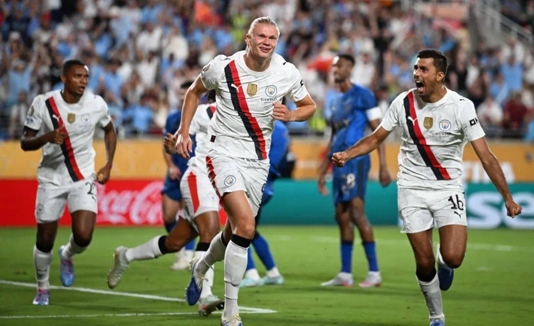 10年10亿彪马续约曼城，美资接手中资西班牙人 | 速报