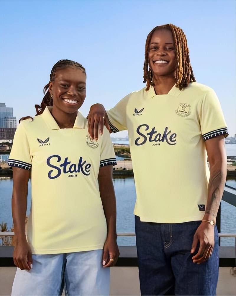 埃弗顿队发布25/26赛季客场球衣