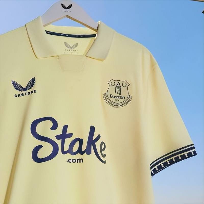 埃弗顿队发布25/26赛季客场球衣