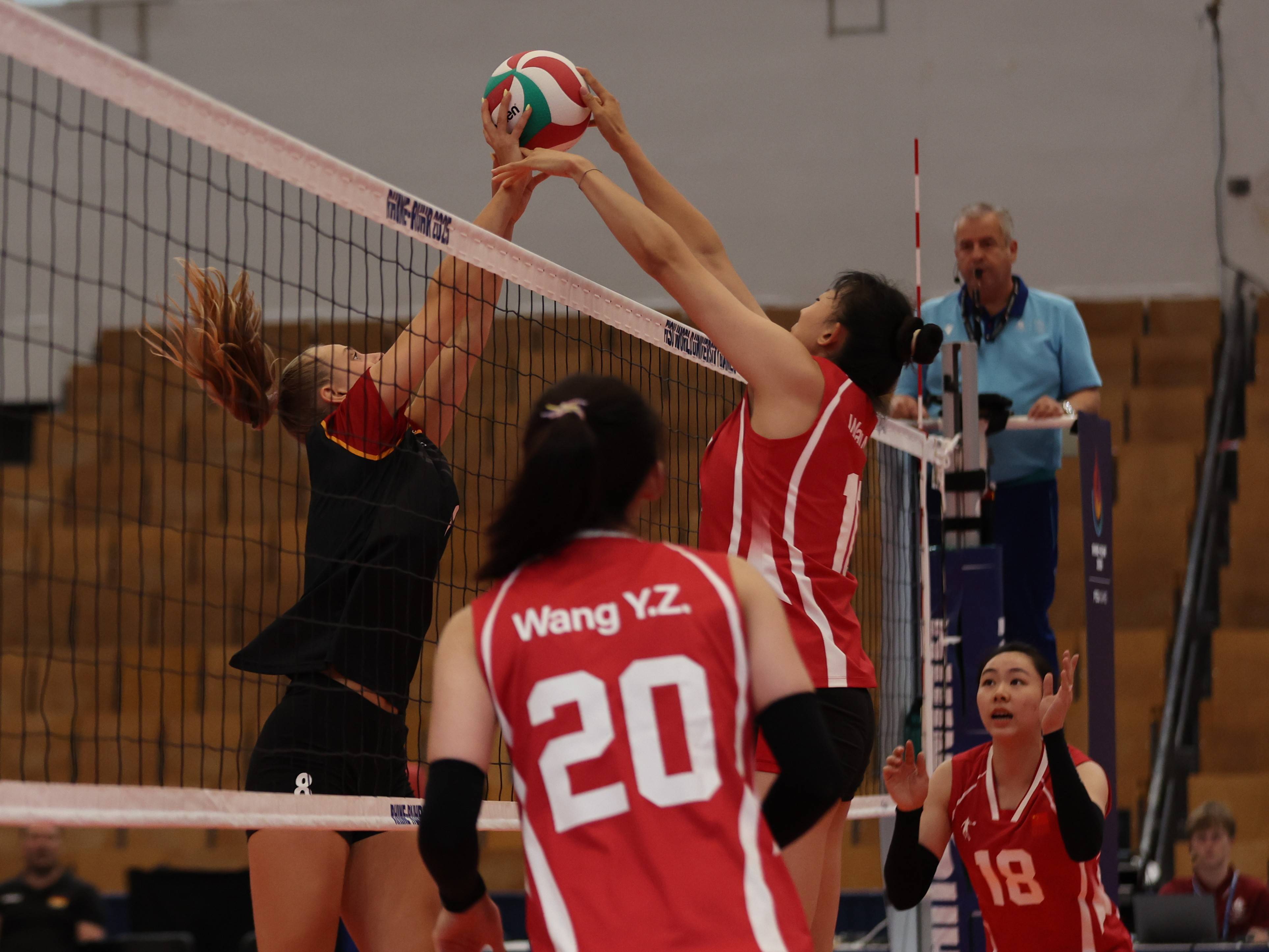 （体育）大运会——女排小组赛：中国队不敌德国队