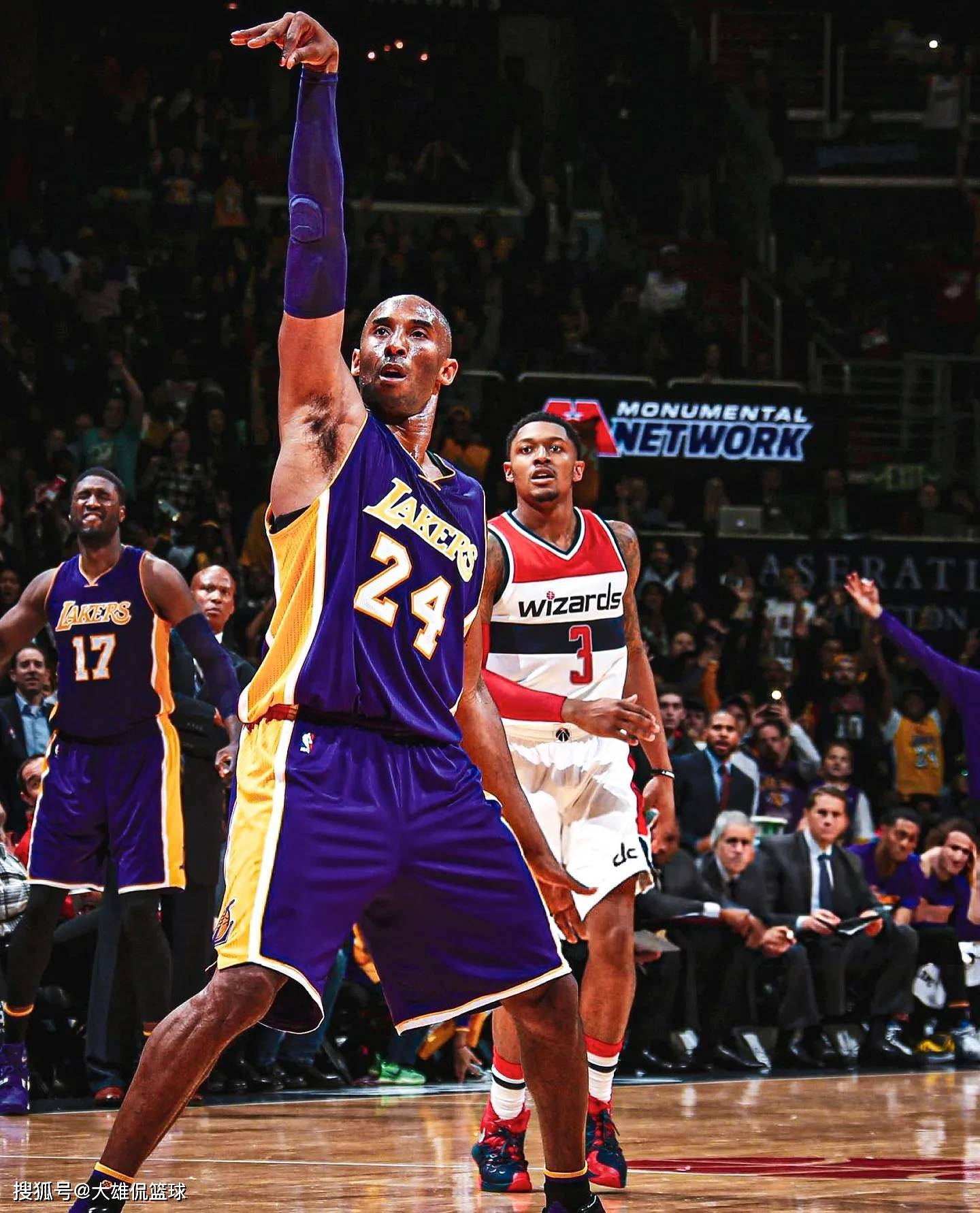 韦德力挺科比,他是历史前三,没水准的人,才会把科比放在第11