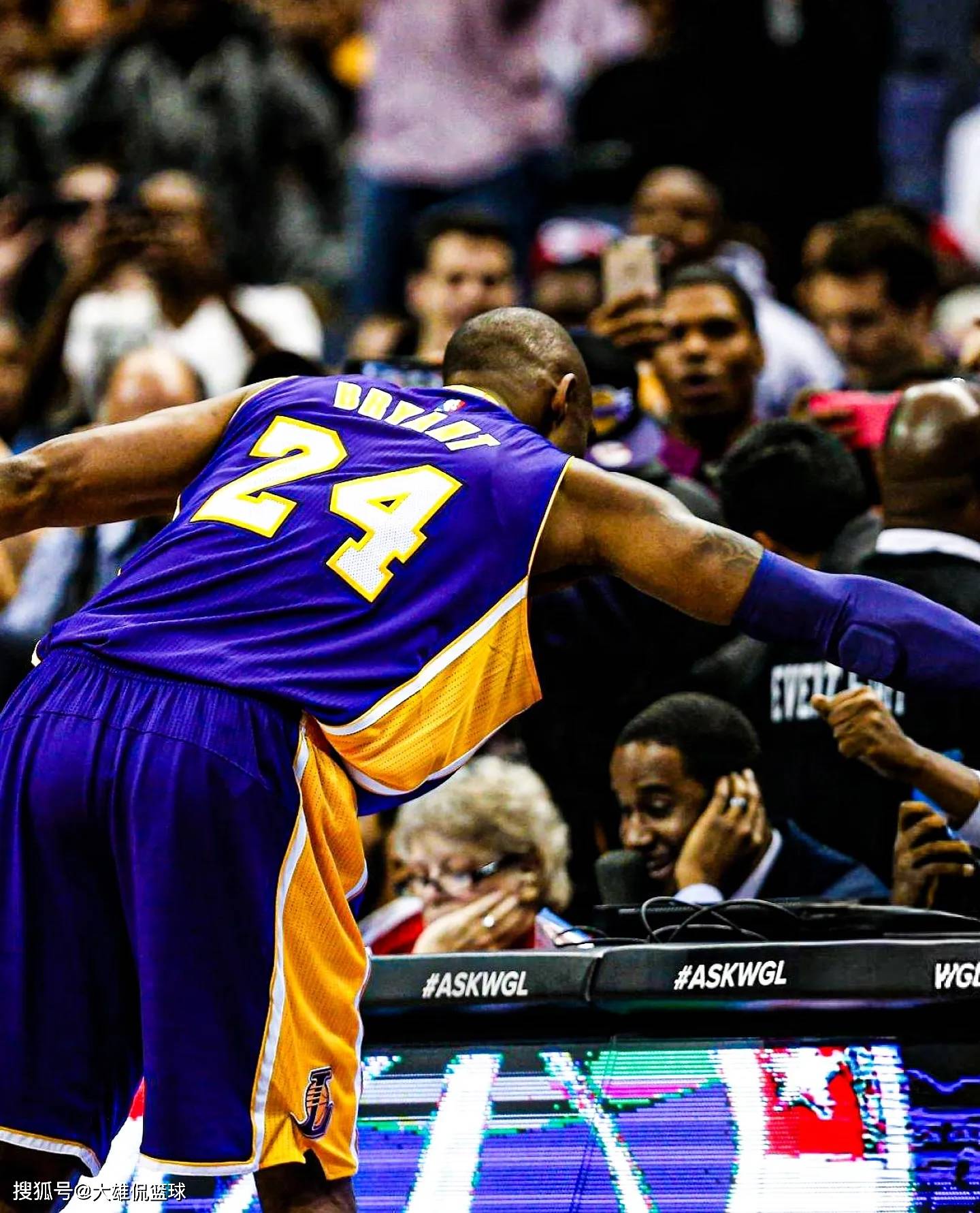 韦德力挺科比,他是历史前三,没水准的人,才会把科比放在第11