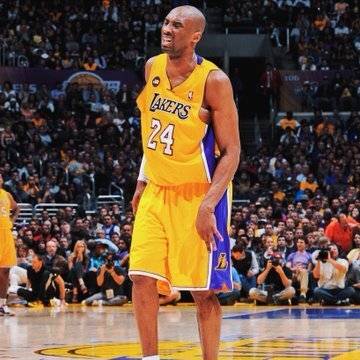 原本想效仿科比自己走下场，哈利伯顿跟腱撕裂完全动不了