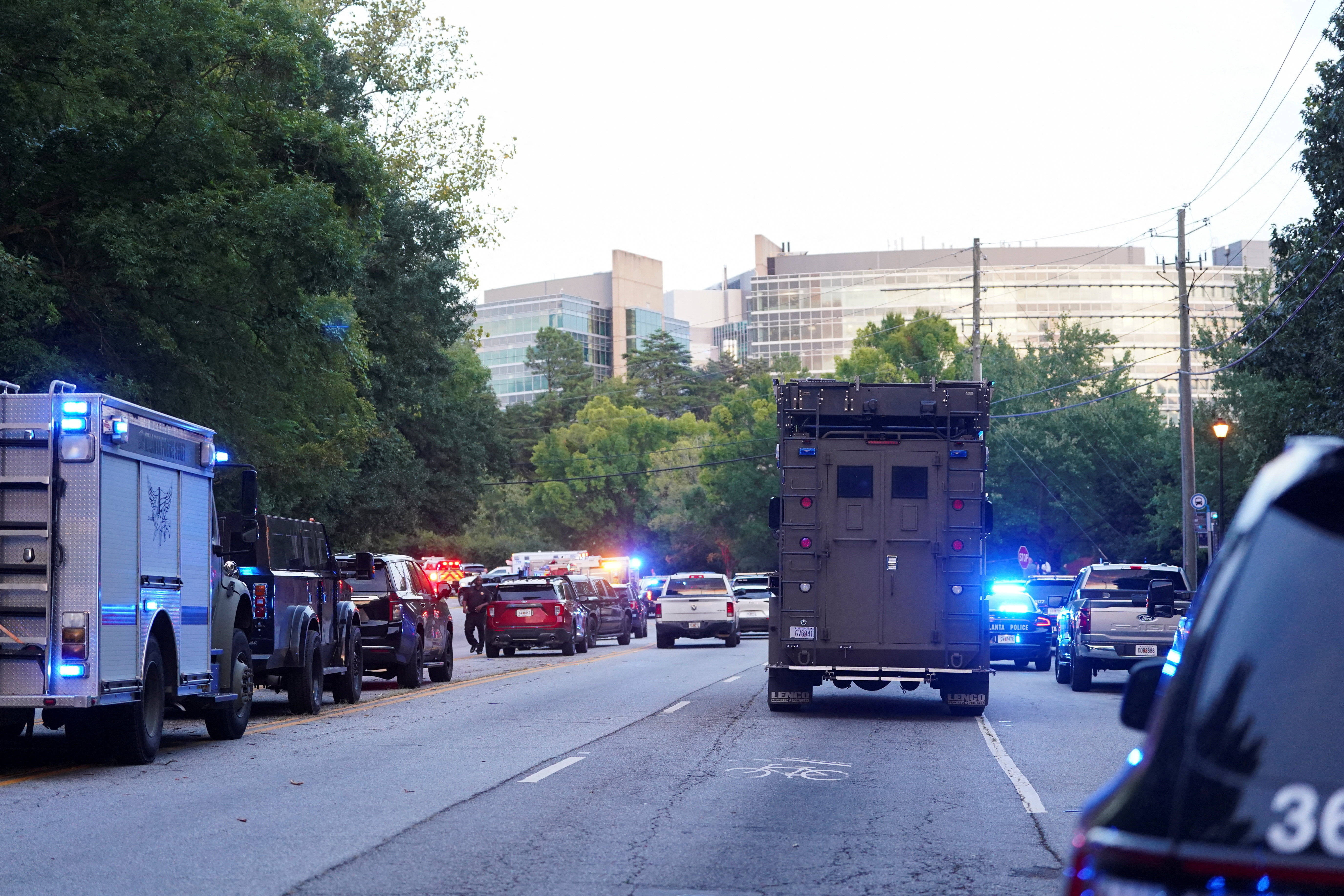 (外代一线)美国亚特兰大市发生枪击 一名警员死亡