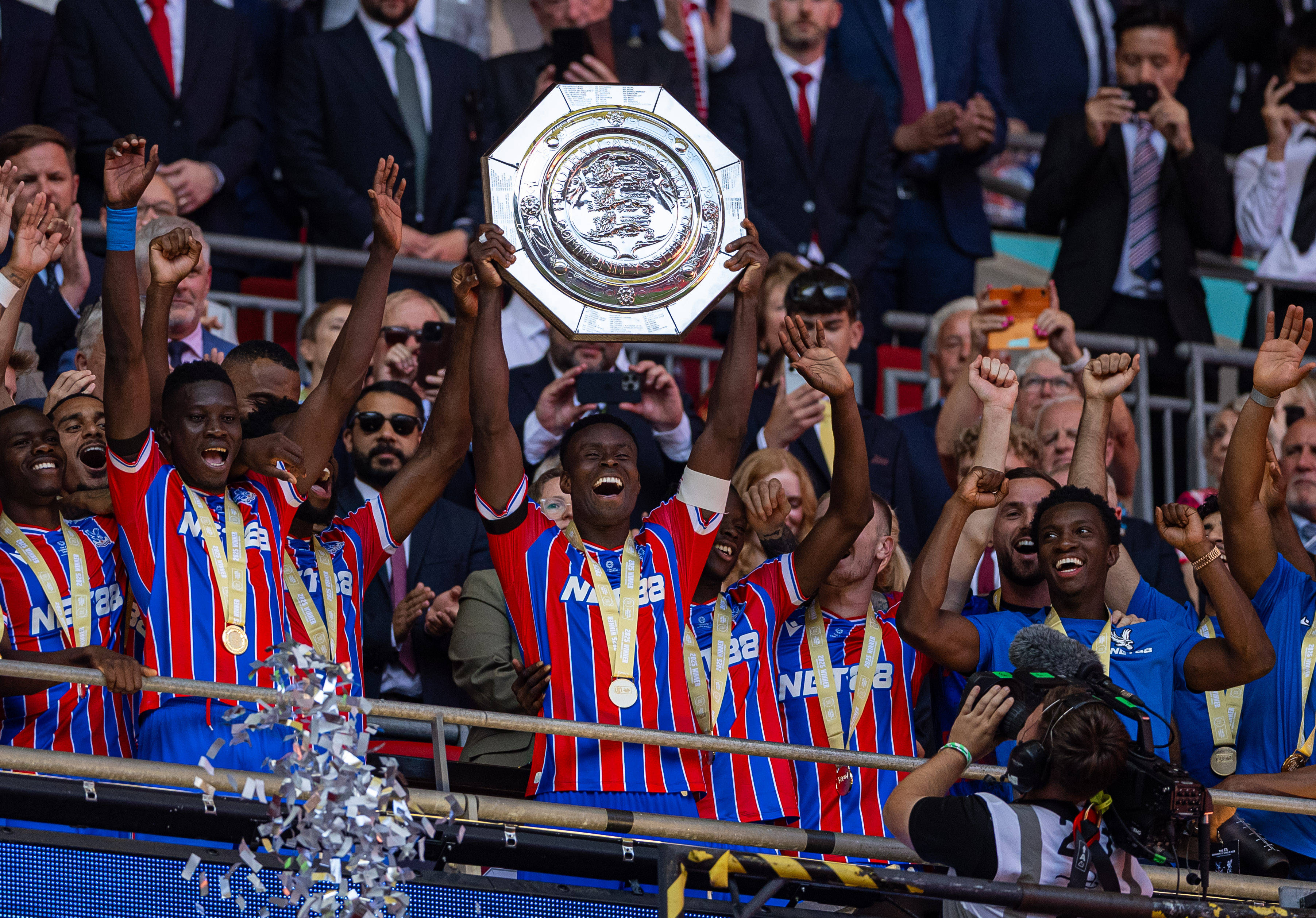 足球|水晶宫夺得社区盾