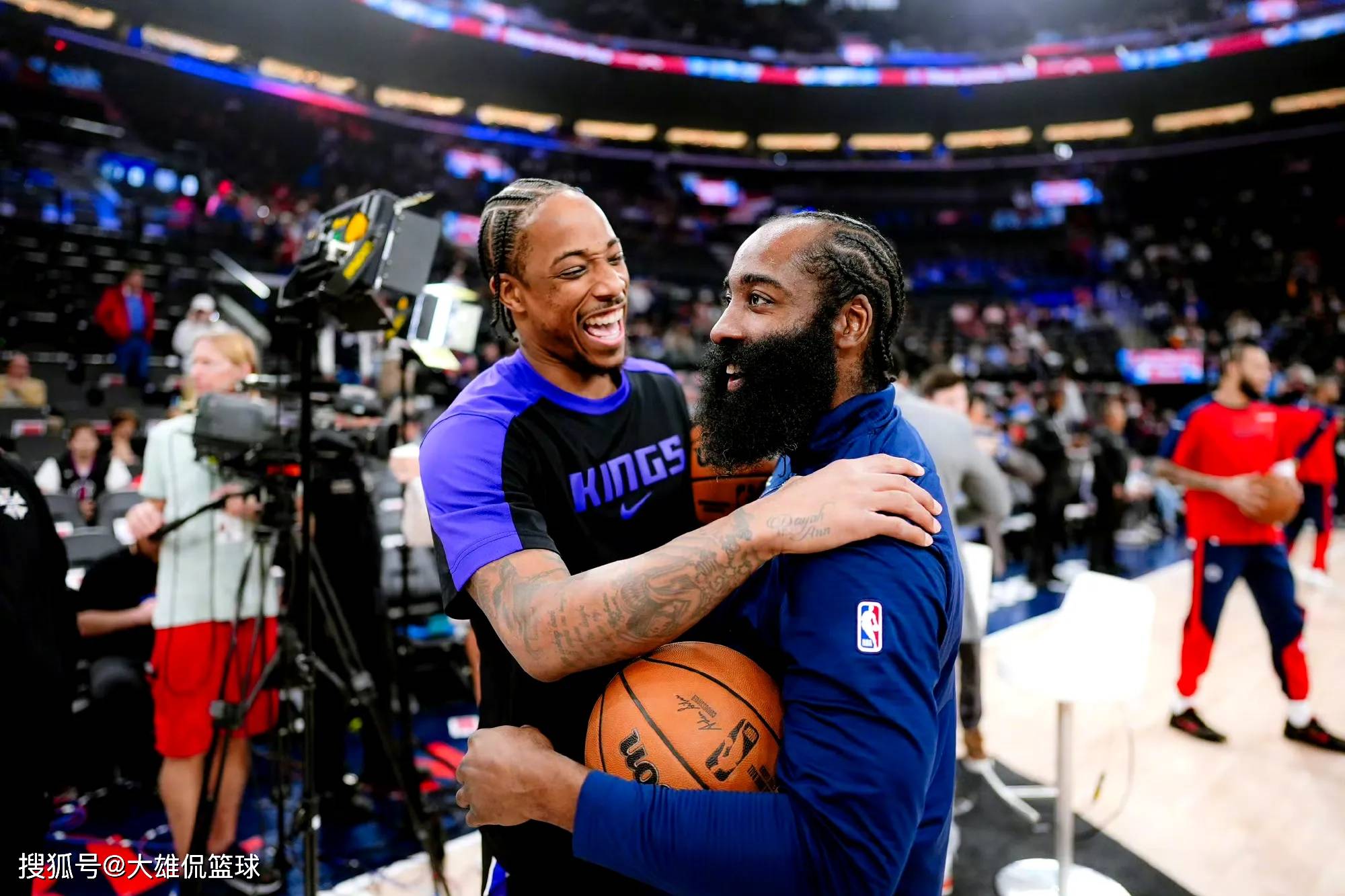 四队重磅交易，德罗赞加入洛杉矶快船，国王甩掉拉文的毒药合同