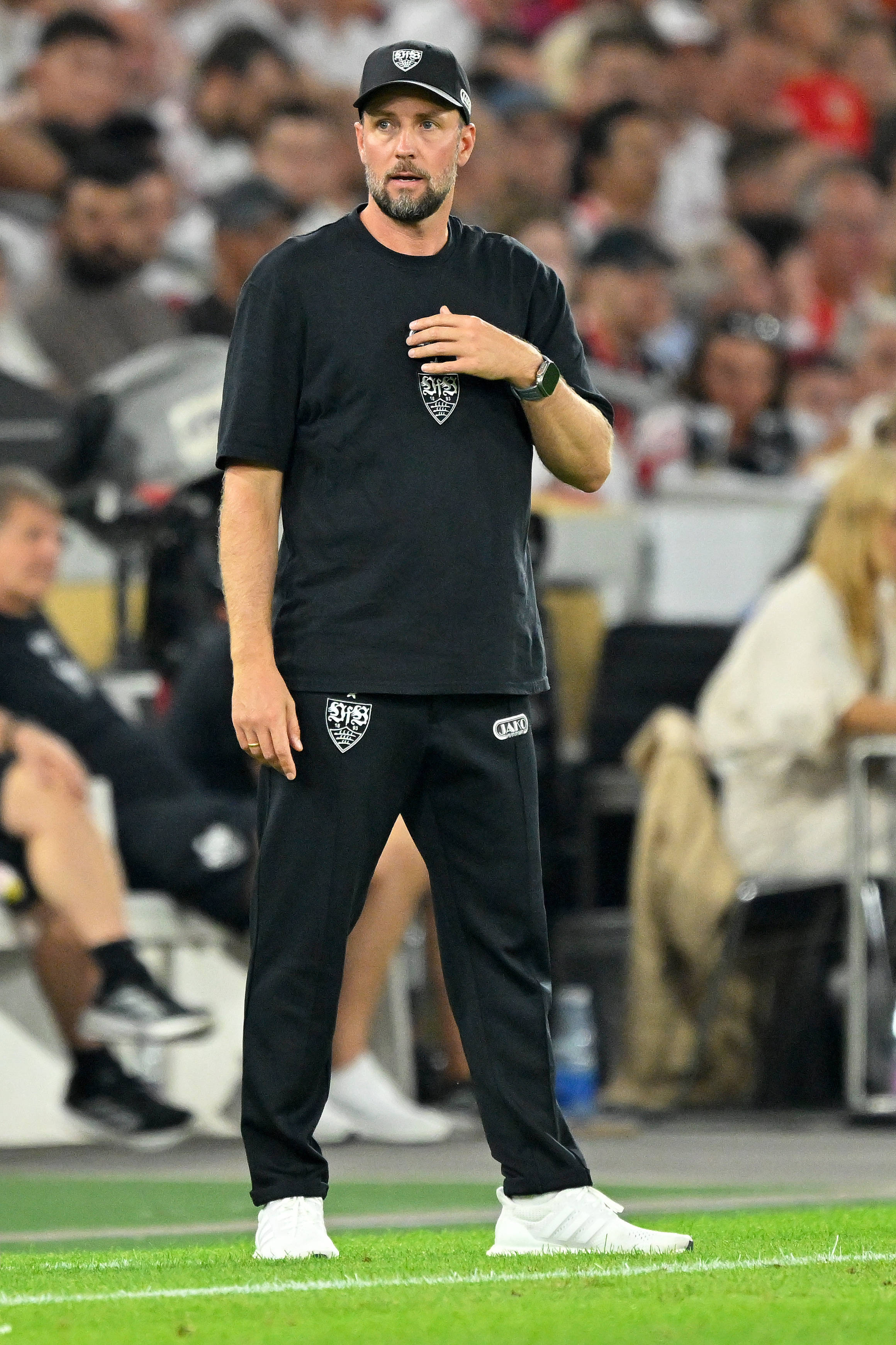 （体育）足球——弗朗茨·贝肯鲍尔超级杯：拜仁慕尼黑夺冠