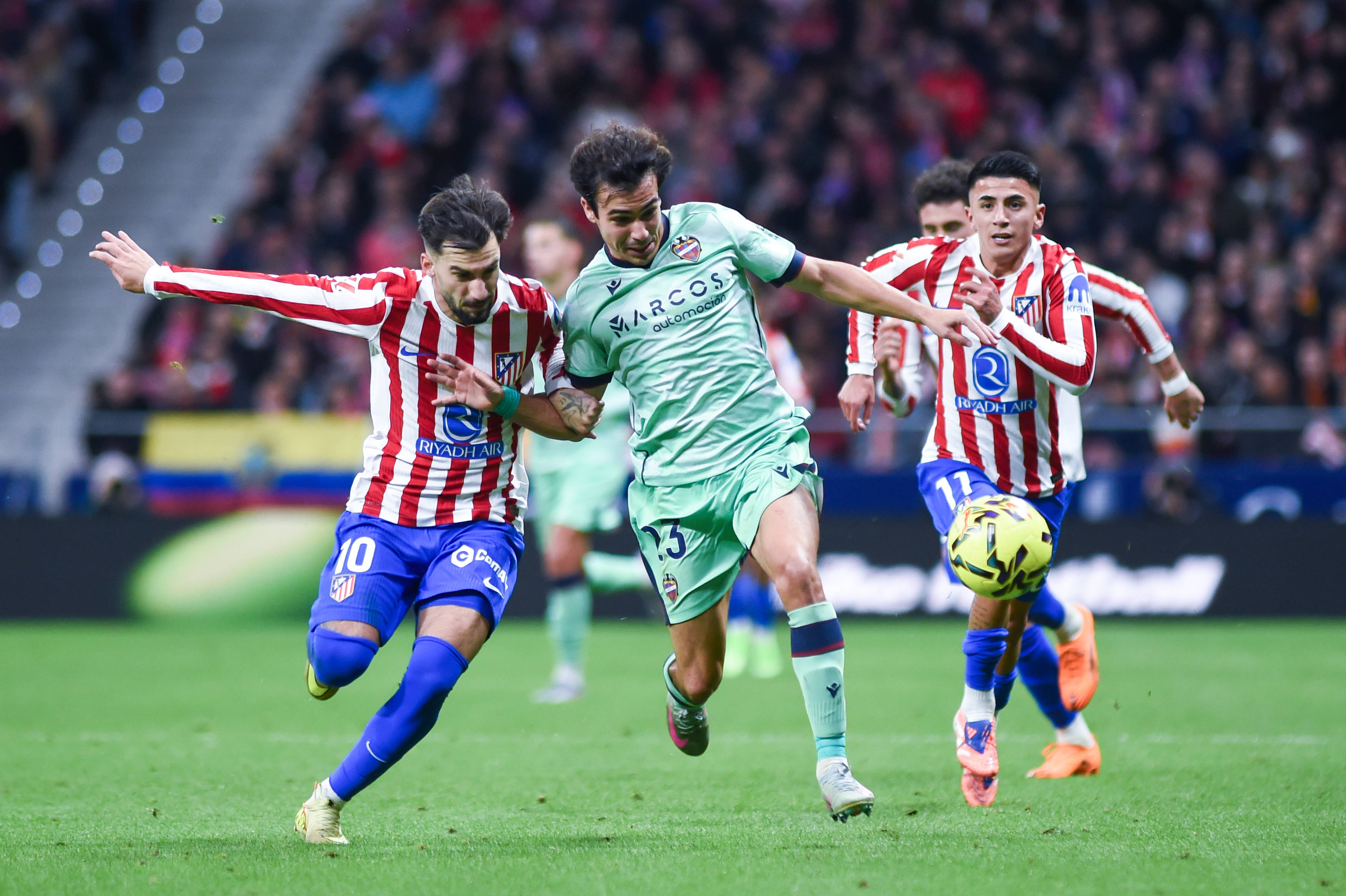 （体育）足球——西甲：马德里竞技战胜莱万特